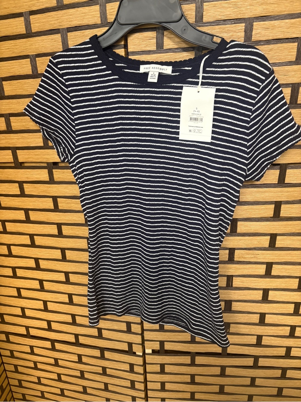 Free assembly navy and white stripe tee size small